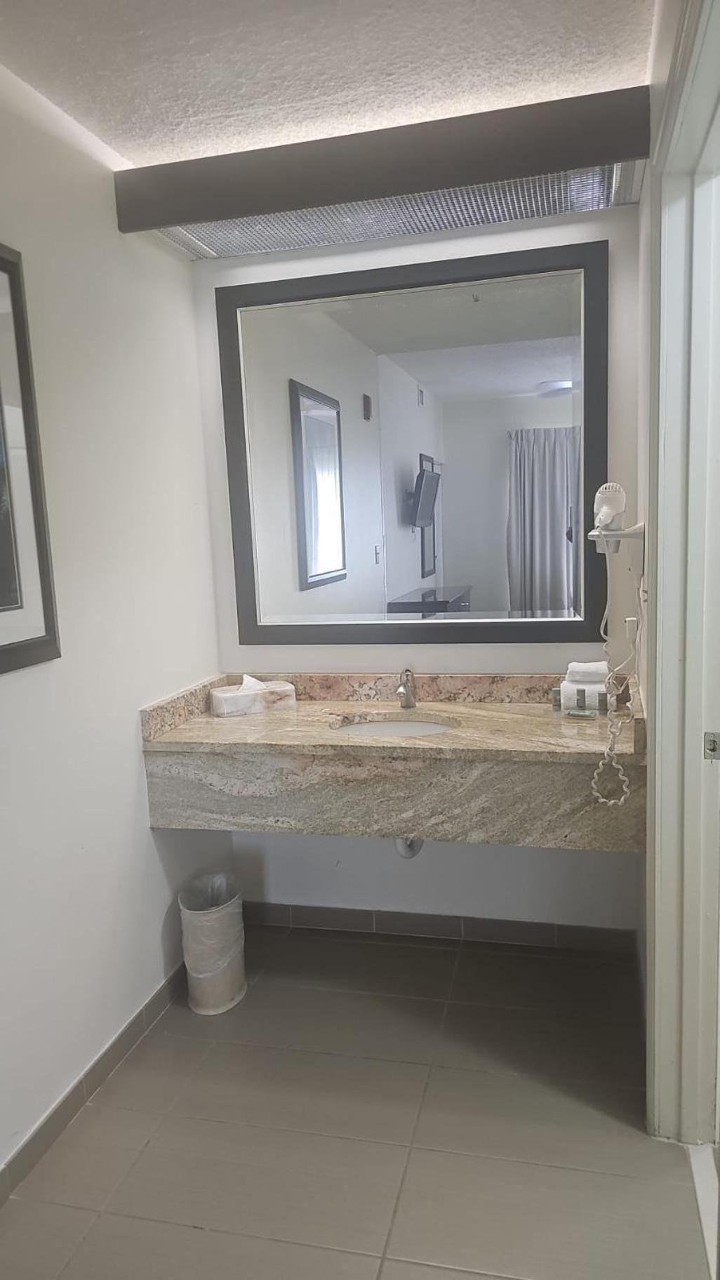 Montreal Suites Orlando Ngoại thất bức ảnh