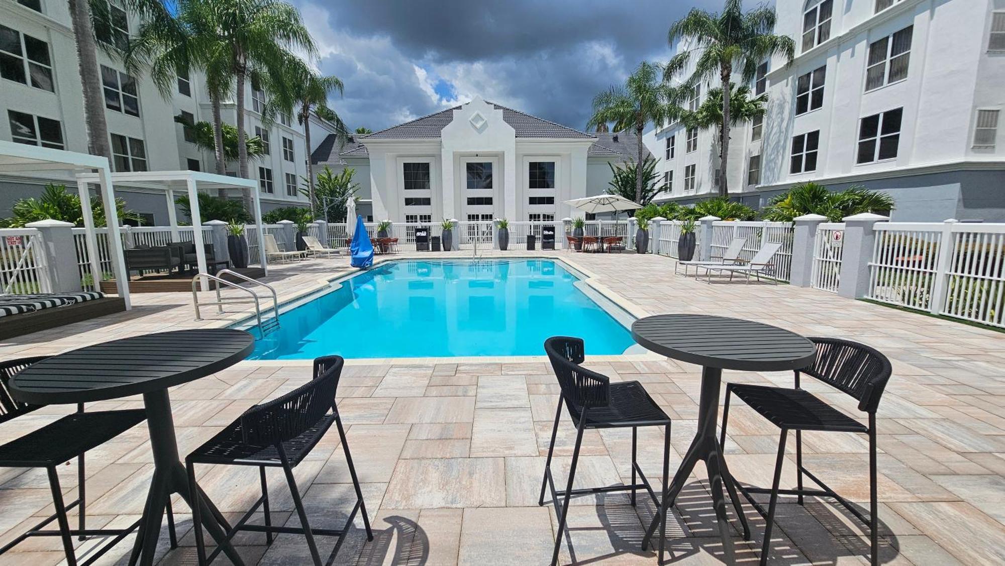 Montreal Suites Orlando Ngoại thất bức ảnh